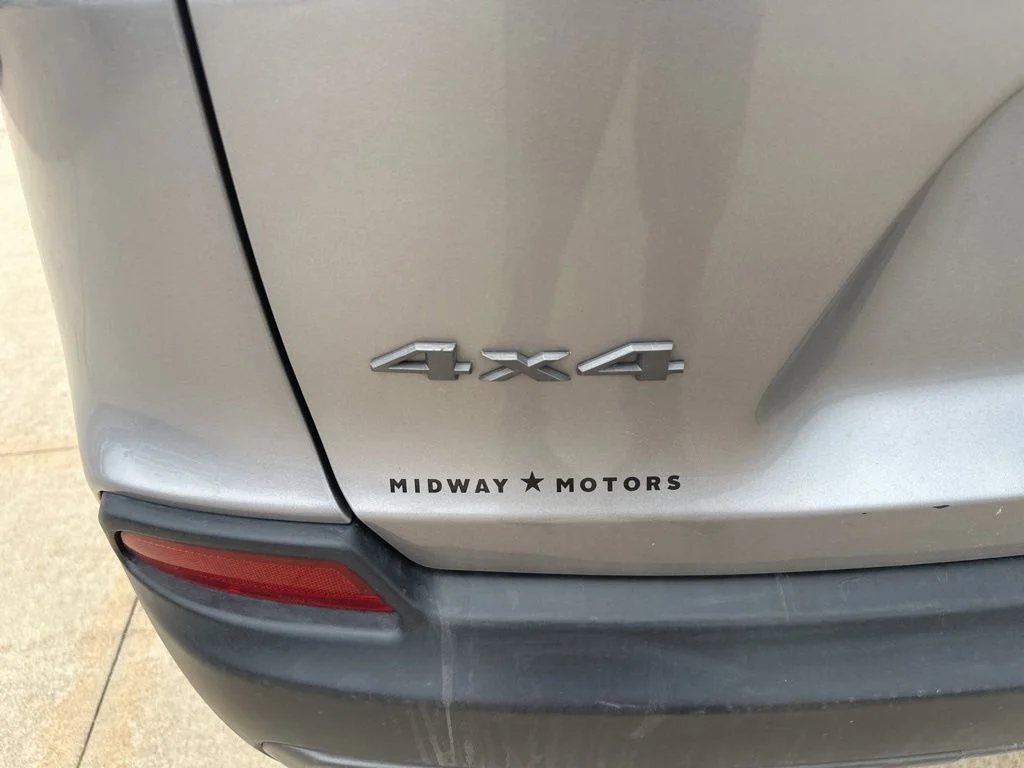 Used 2020 Silver Jeep Trailhawk image 26