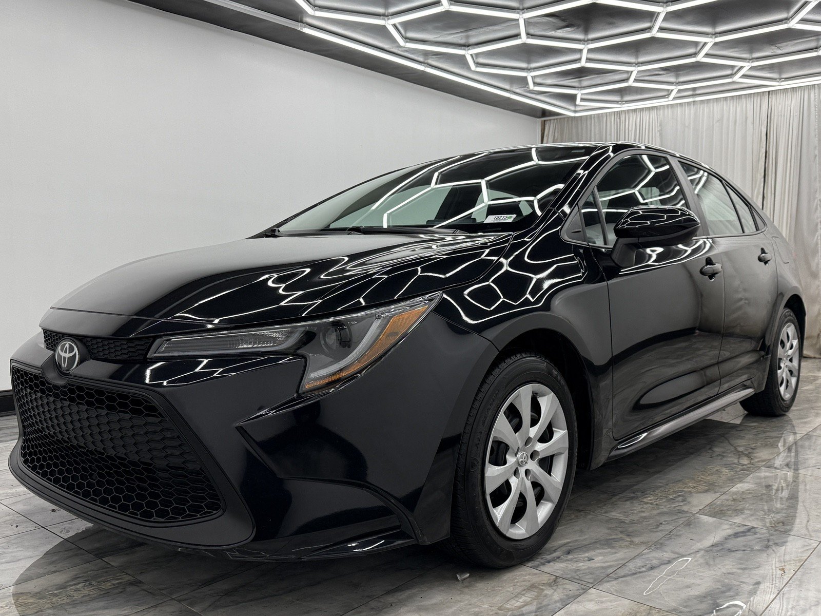 2022 Toyota Corolla LE photo 3