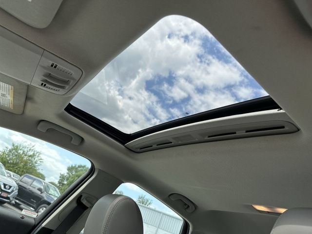 Used 2013 QUICKSILVER METALLIC Buick Convenience Group image 18
