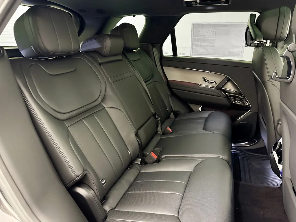 New 2026 Carpathian Grey Land Rover SE image 29