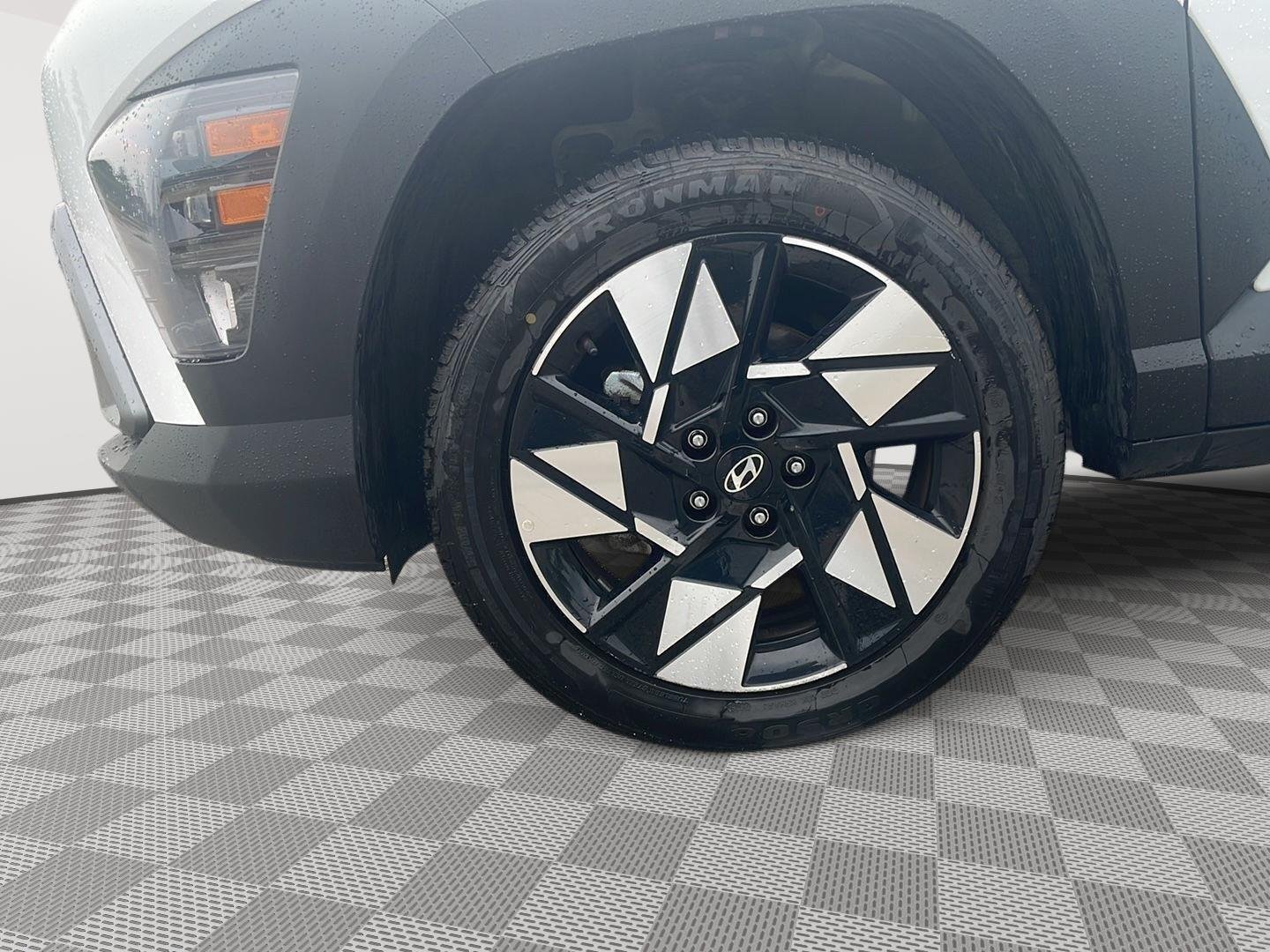 2025 Hyundai Kona SEL - Photo 9