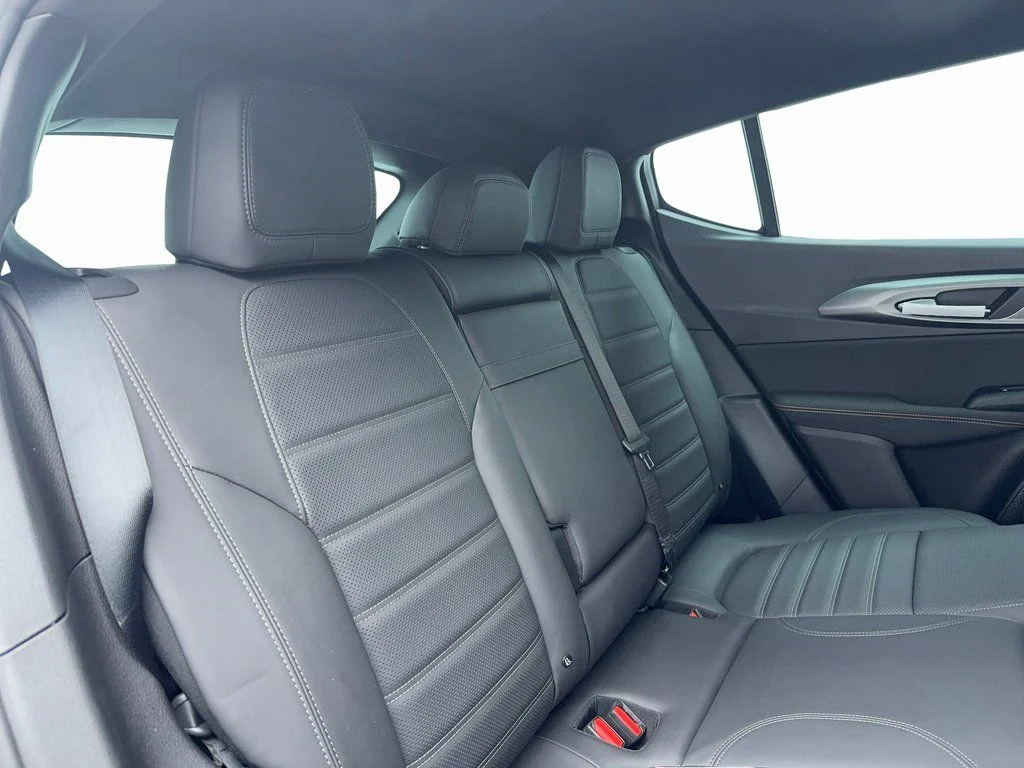 New 2025 Blue Alfa Romeo Base image 40