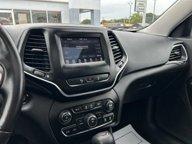 Used 2021 White Jeep Latitude Lux image 41