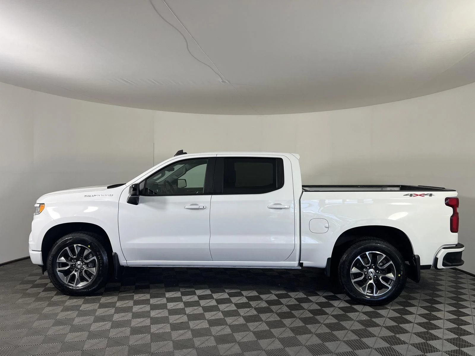 Used 2024 Summit White Chevrolet RST image 26