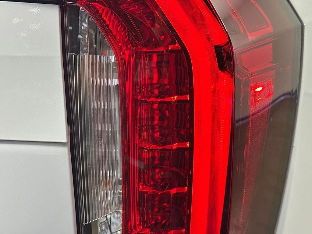 Used 2024 White GMC SLT image 32