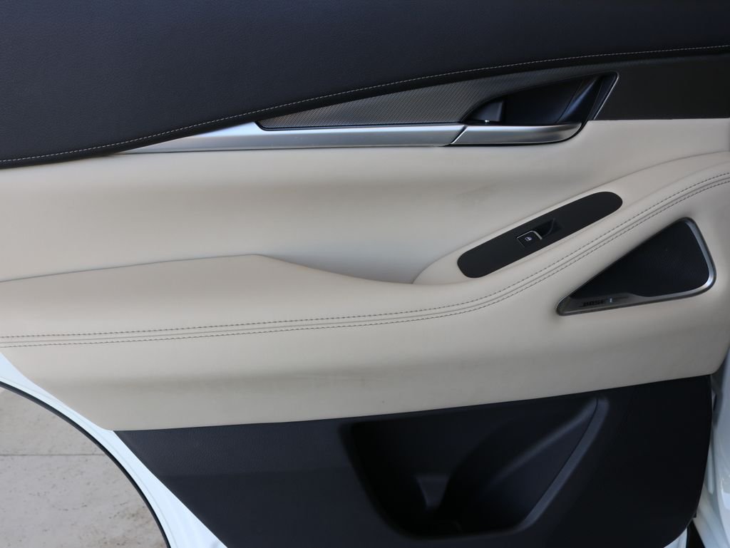 Certified Used 2025 White INFINITI LUXE image 29
