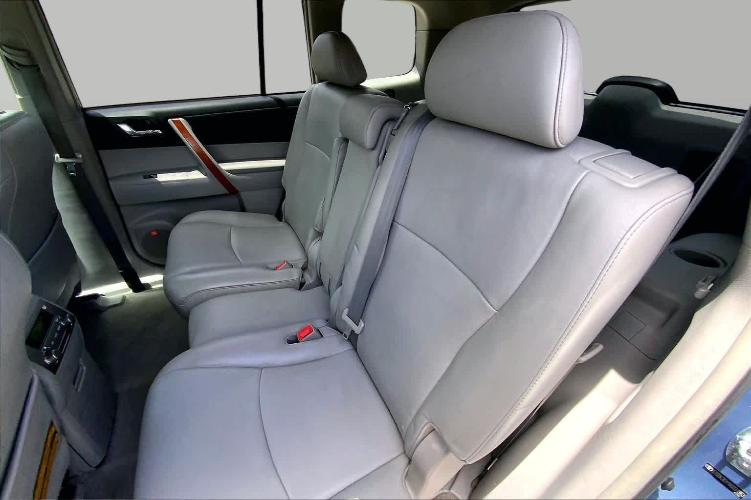 Used 2010 Waveline Pearl Toyota Limited image 19