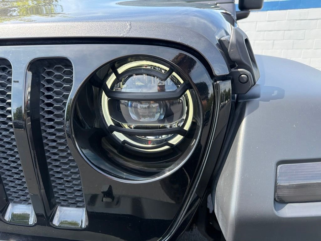 Used 2021 Crystal Metallic Jeep Willys image 9