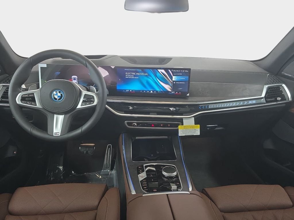 New 2026 Mineral White Metallic BMW xDrive50e image 7
