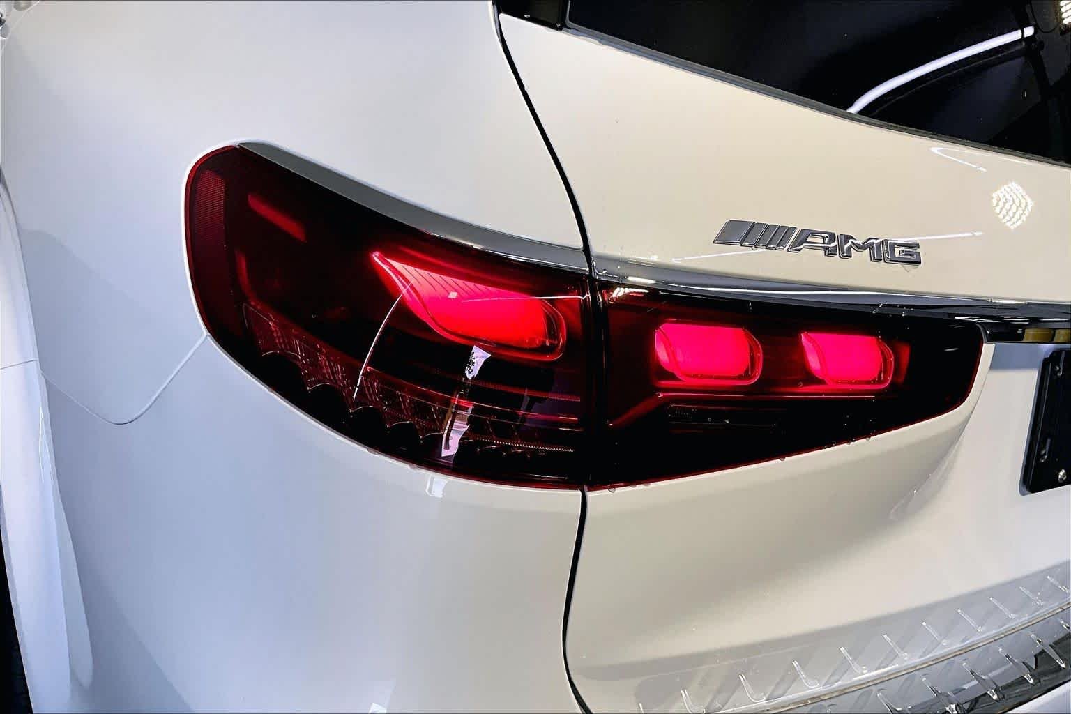 New 2026 MANUFAKTUR Moonlight White Metallic Mercedes-Benz AMG® GLS 63 image 5
