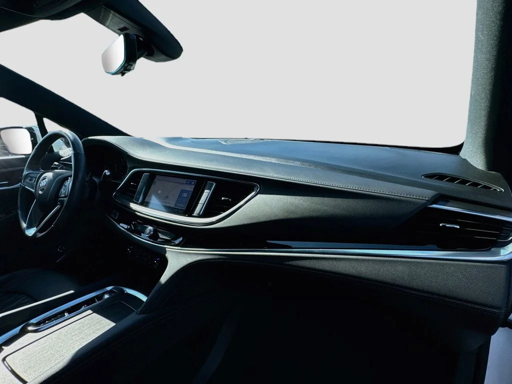 Used 2022 White Buick Avenir image 37
