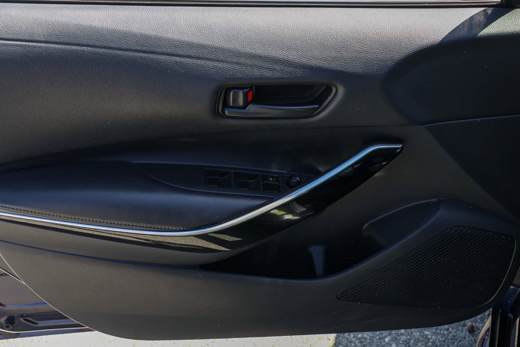 Used 2022  Toyota LE image 23
