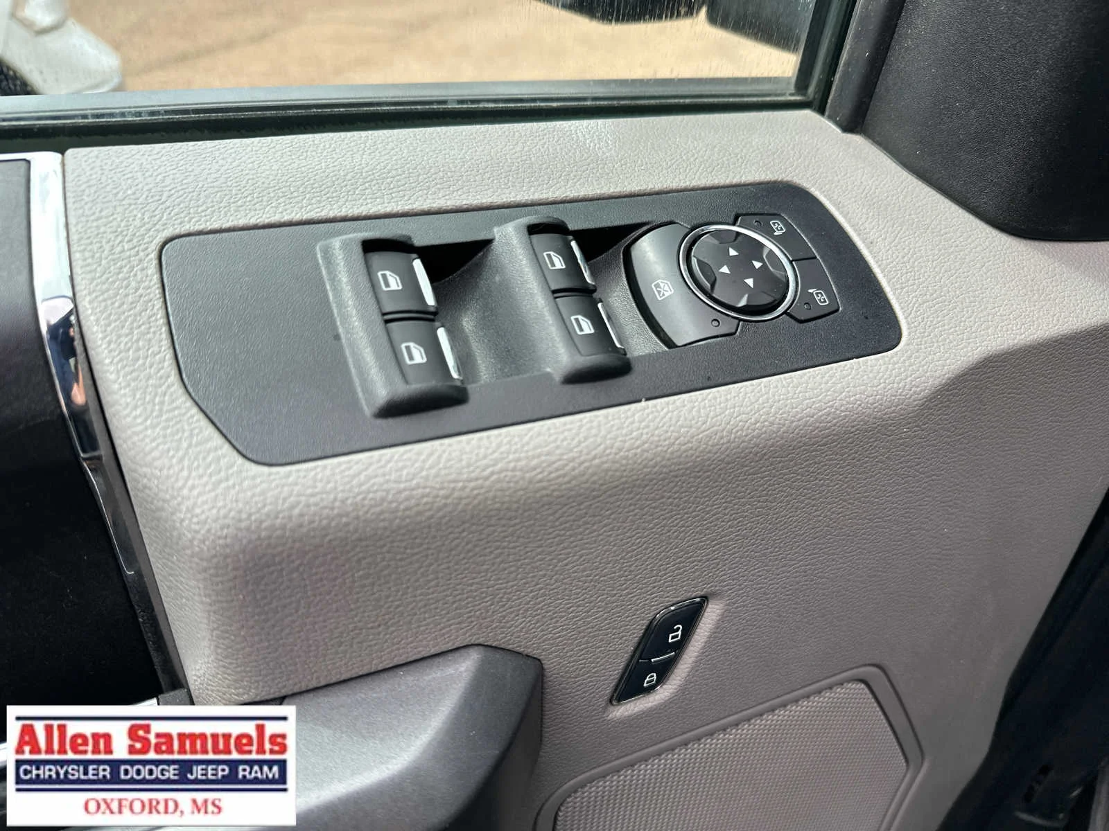 Used 2018 Magma Red Metallic Ford XLT image 19
