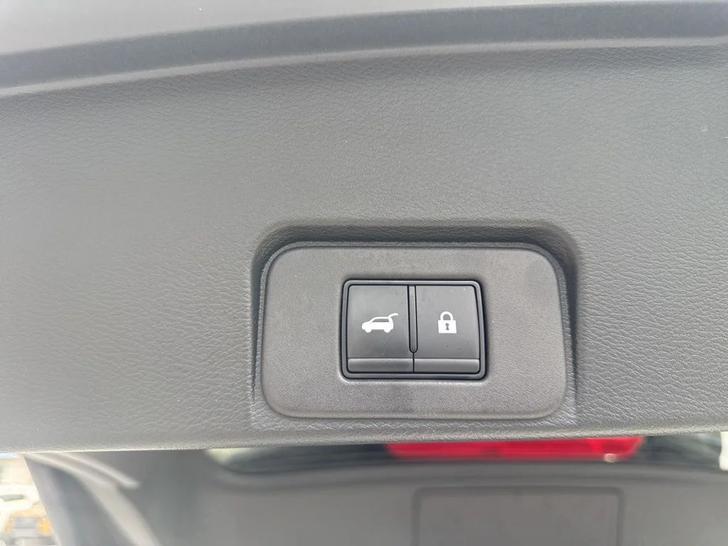 Used 2025 White Nissan SL image 31