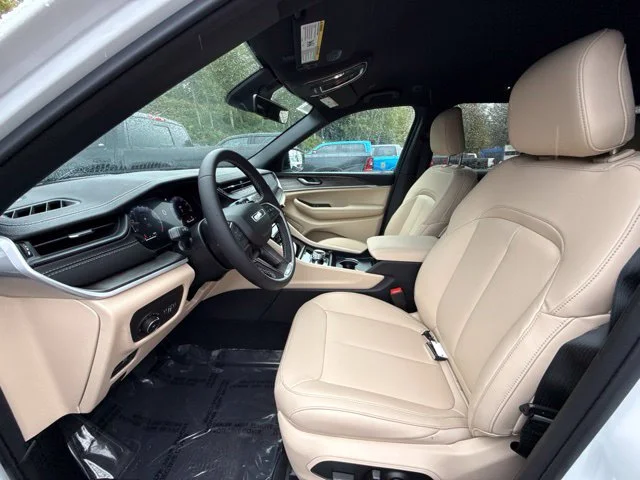 New 2027 Bright White Clear-Coat Paint Jeep Limited image 14