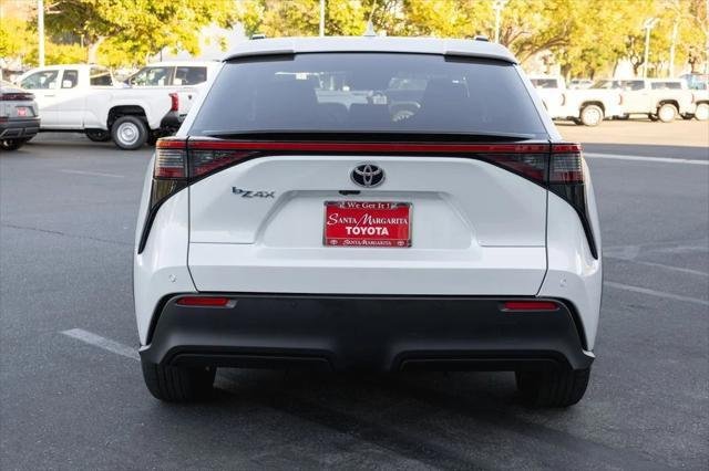 Certified Used 2023 WIND CHILL PEARL* Toyota  image 6