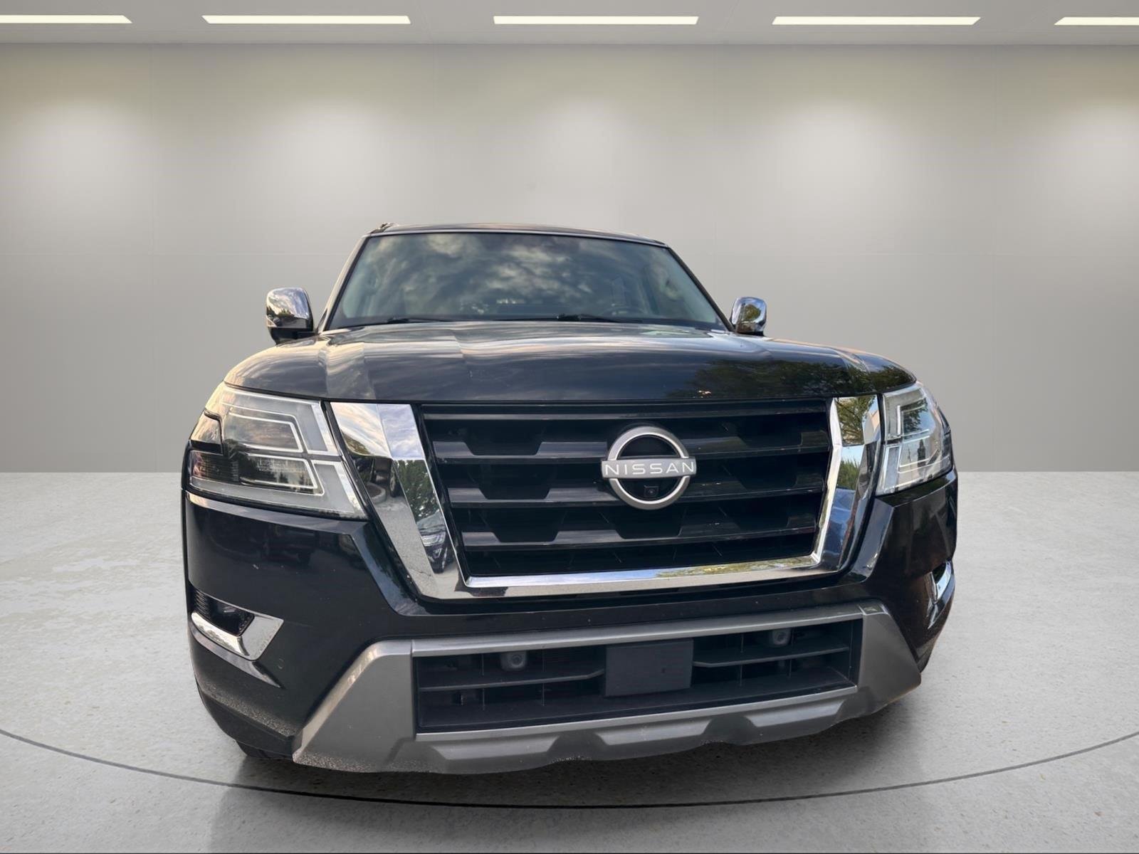 Used 2021 Super Black Nissan Platinum image 8