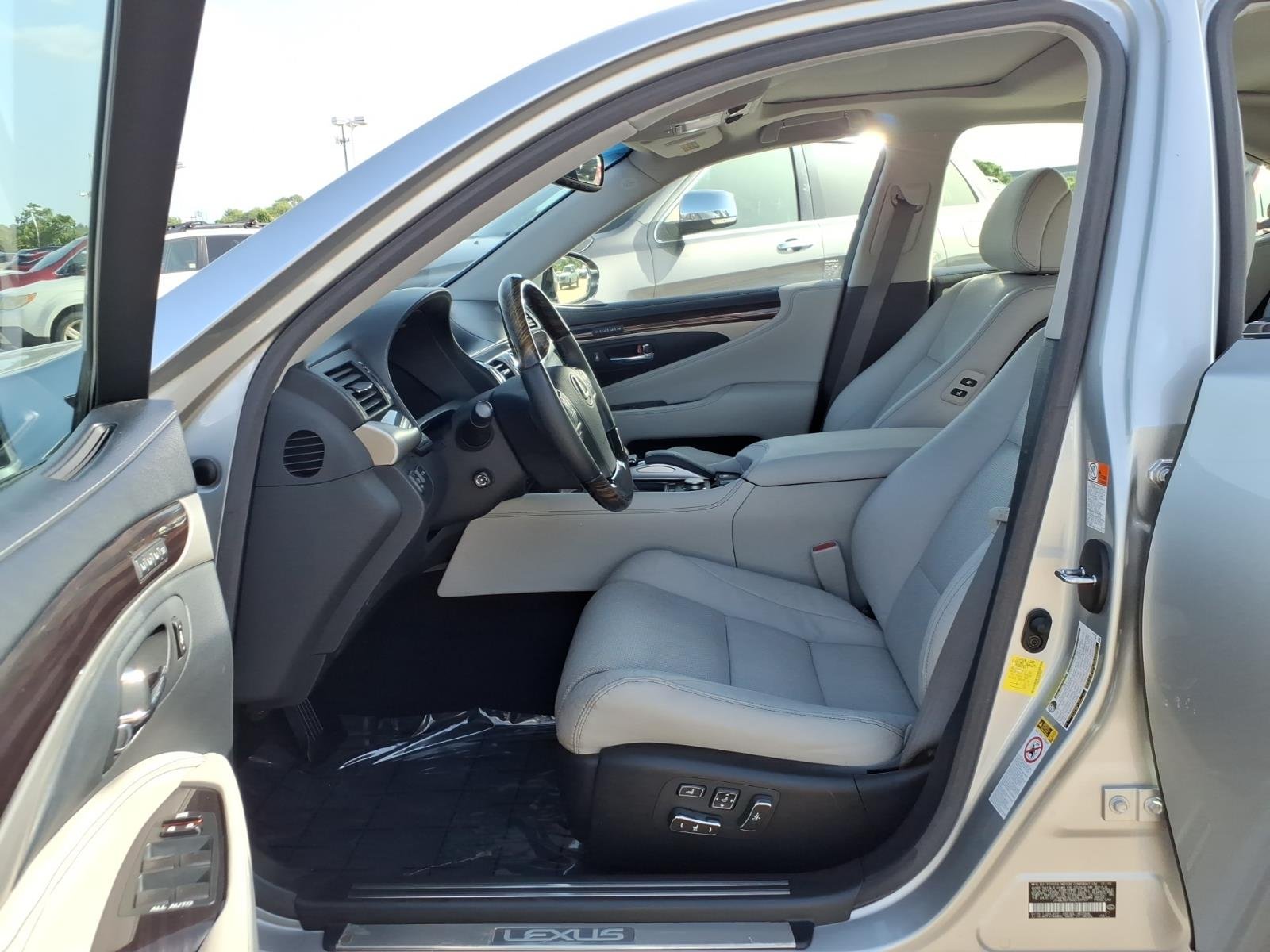 Used 2016 Atomic Silver Lexus Base image 13