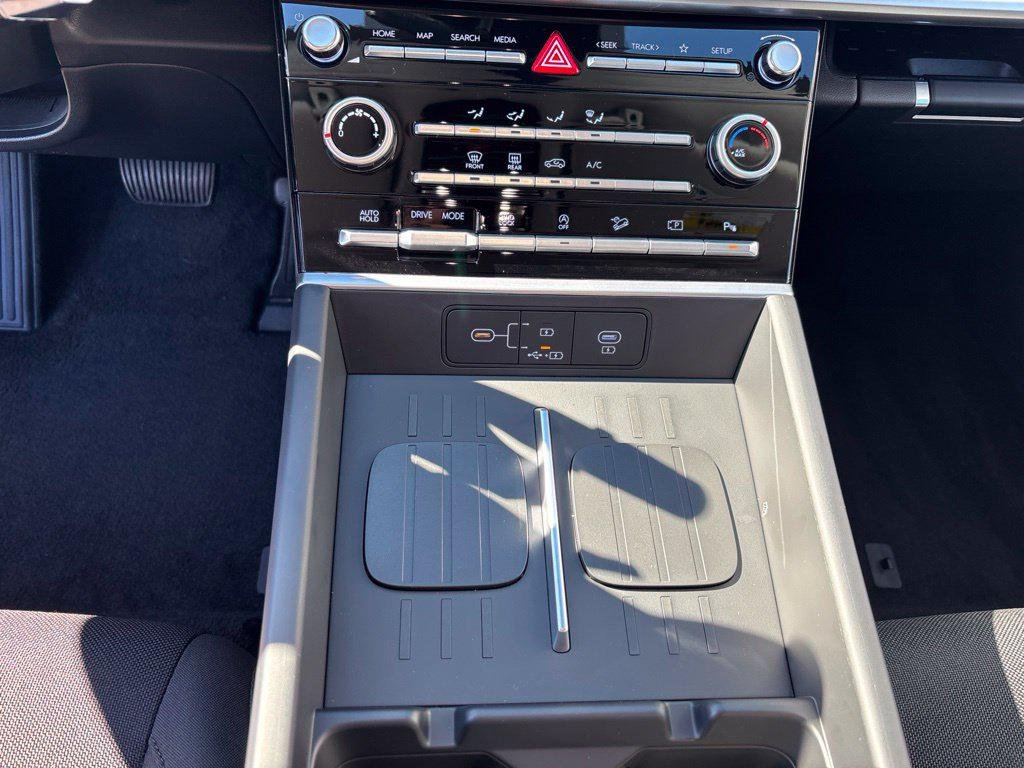 New 2027 White Hyundai SE AWD image 20