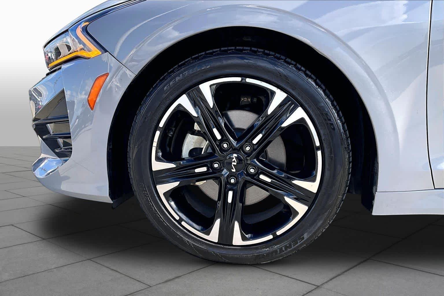 Used 2023 Wolf Gray Kia GT-Line image 11