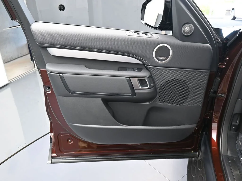2026 Land Rover Discovery Gemini Edition - Photo 13