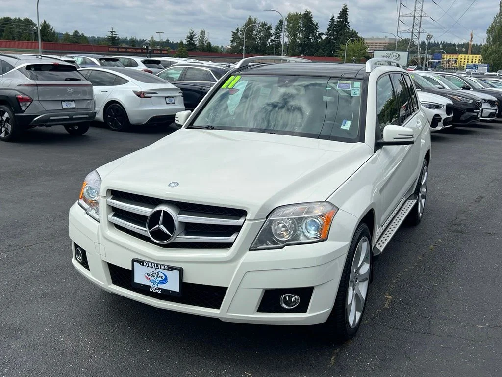 Used 2011 Arctic White Mercedes-Benz GLK 350 image 4