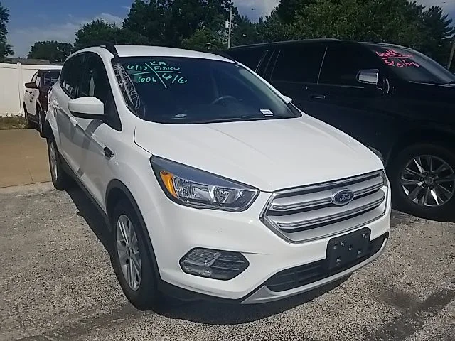 Used 2018 White Ford SE image 4