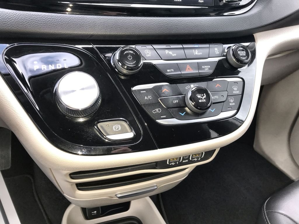 Used 2024 Bright White Clearcoat Chrysler Touring L image 18