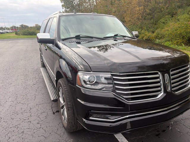 Used 2017 Black Lincoln Select image 7