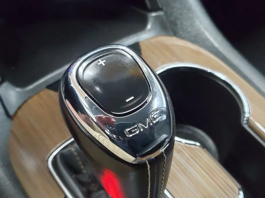 Used 2019 EBONY TWILIGHT METALLIC GMC SLE image 19