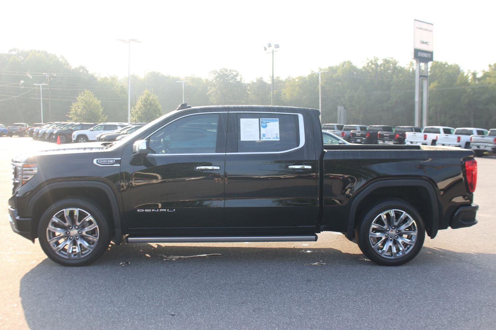 Used 2025 Onyx Black GMC Denali image 4