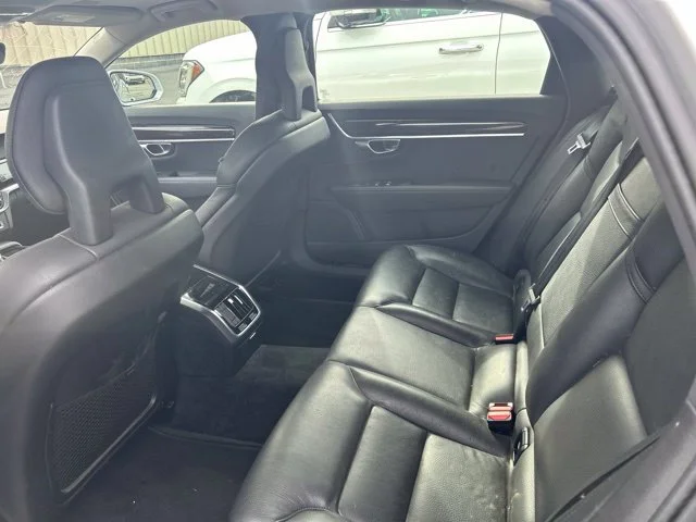 Used 2018 Silver Volvo T5 Momentum image 11