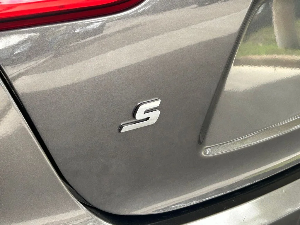 Used 2015 Gray Maserati Base image 19