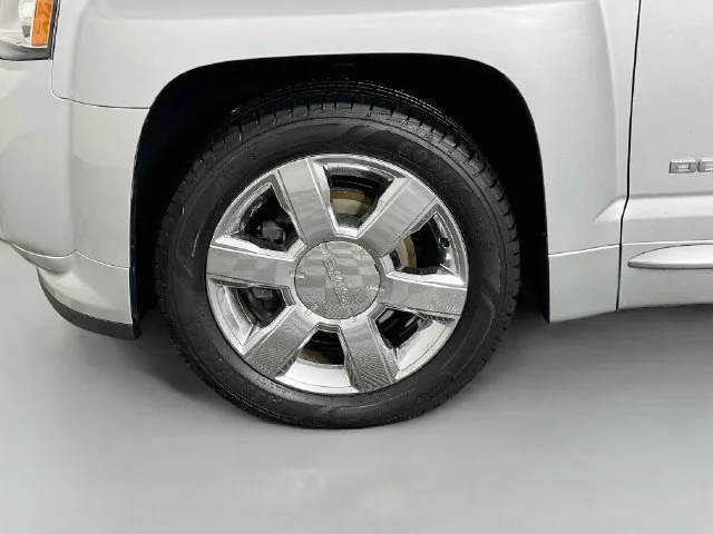 Used 2014 Silver GMC Denali image 15