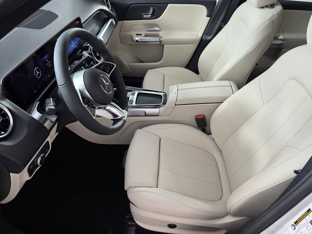 New 2026 Polar White Mercedes-Benz GLB 250 image 22