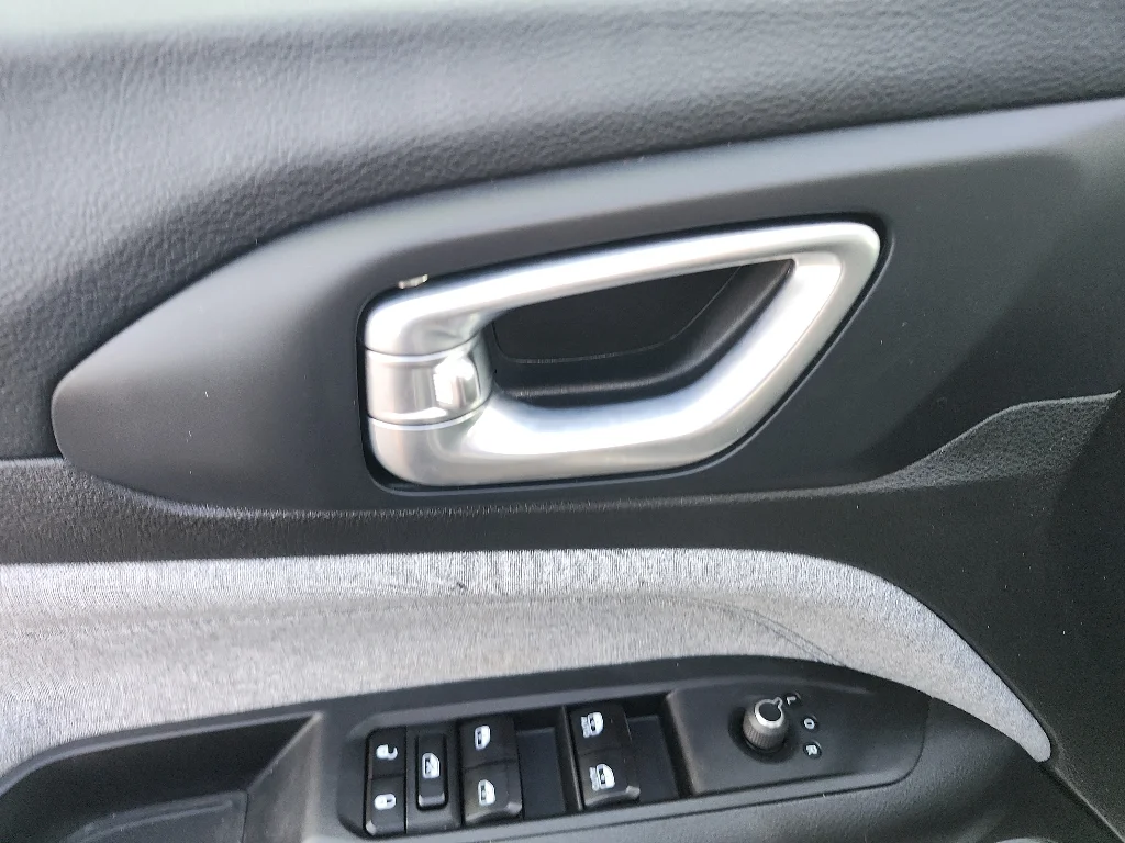 Used 2025 Silver Zynith Metallic Clearcoat Jeep Sport image 18