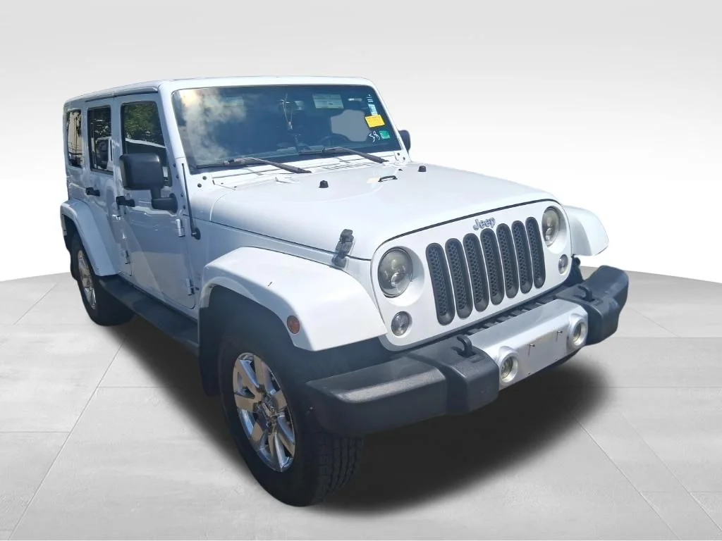 Used 2015 White Jeep Unlimited Sahara image 3