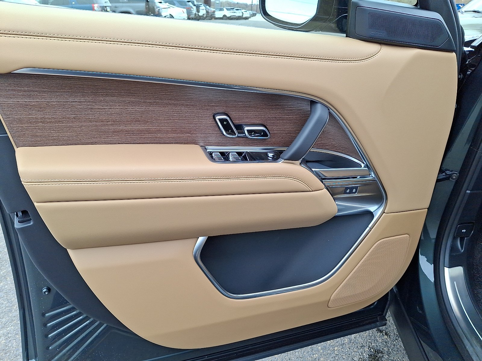 New 2026 Belgravia Green Land Rover P530 SE 7 Seat image 9