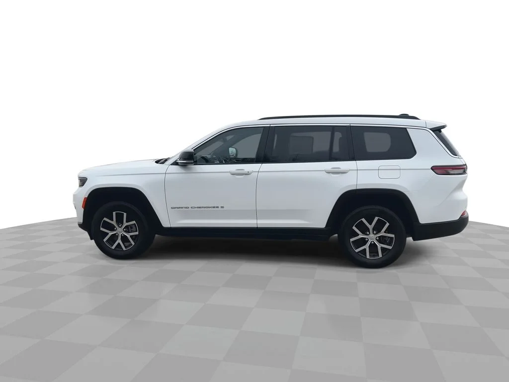 Used 2025 White Jeep Limited image 5