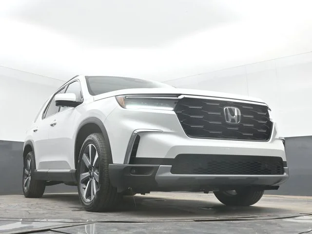 Used 2025 Platinum White Pearl Honda AWD Elite image 47