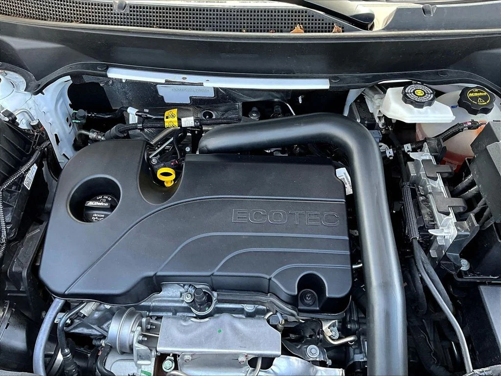 Used 2025 White Chevrolet LT image 33