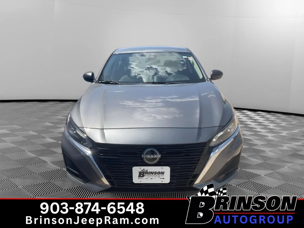Used 2025 Gun Metallic Nissan SV image 2