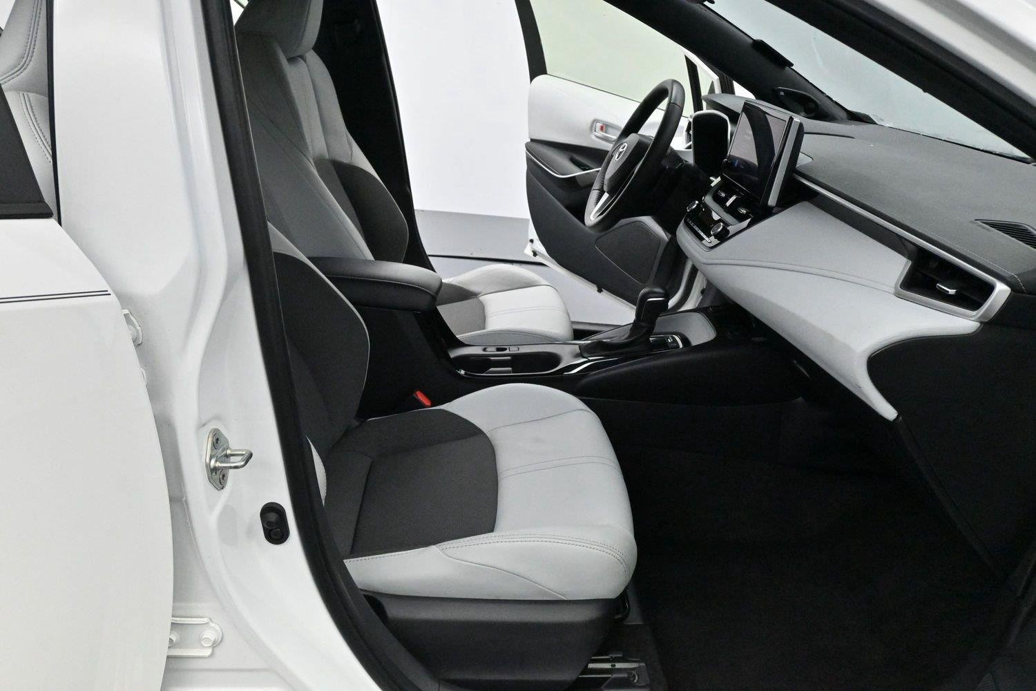 Used 2024 Ice Cap Toyota XSE image 28
