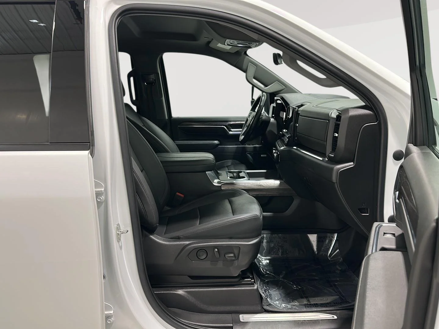 Used 2024 Summit White Chevrolet LTZ image 27