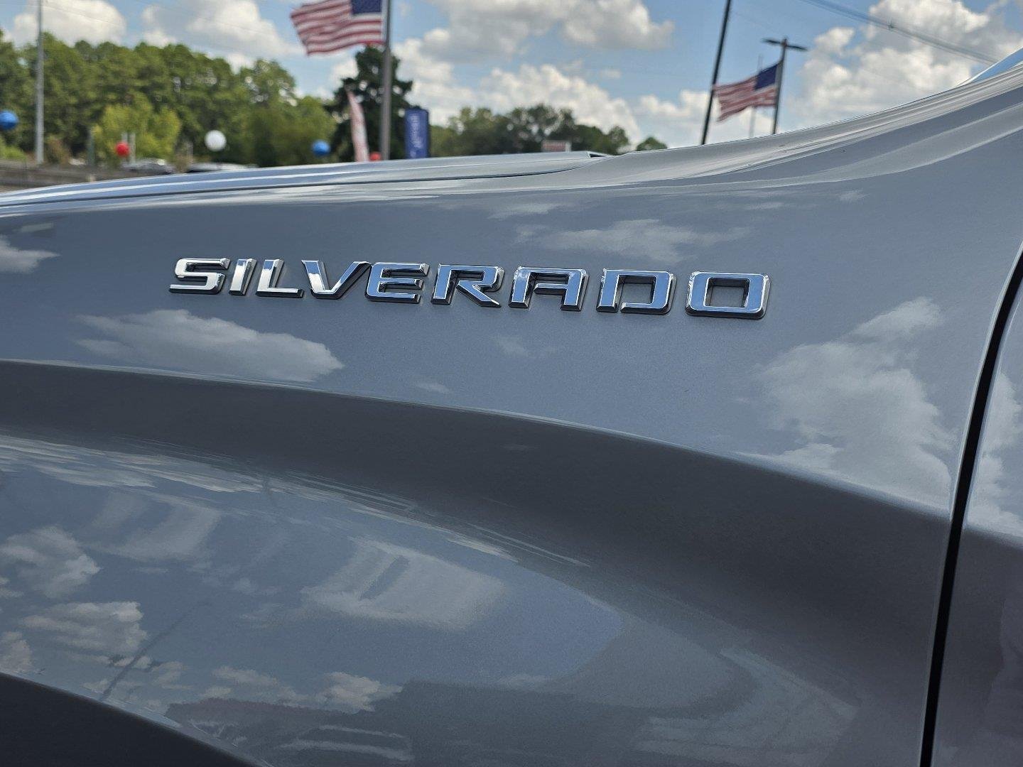 Used 2025 Sterling Gray Metallic Chevrolet LT image 32