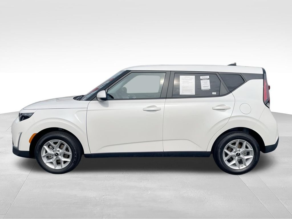 Used 2025 White Kia LX image 5