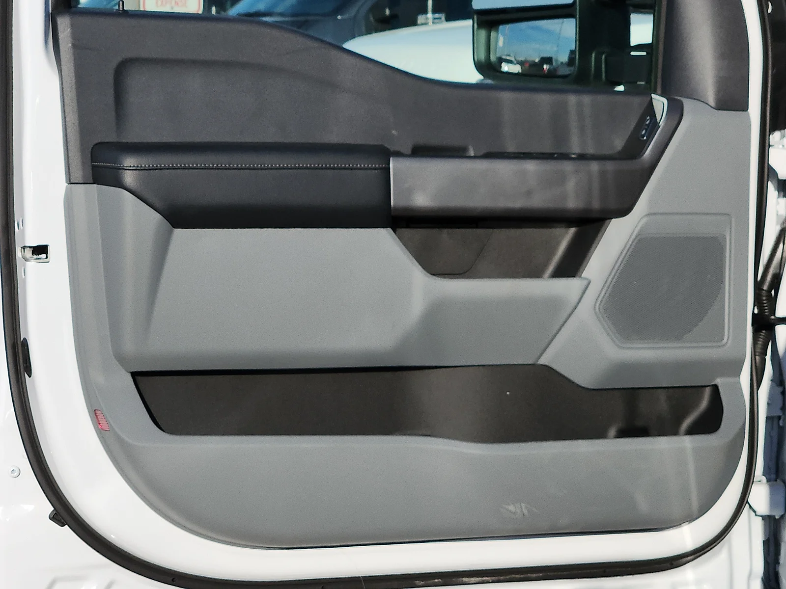 New 2027 Oxford White Ford XL image 14