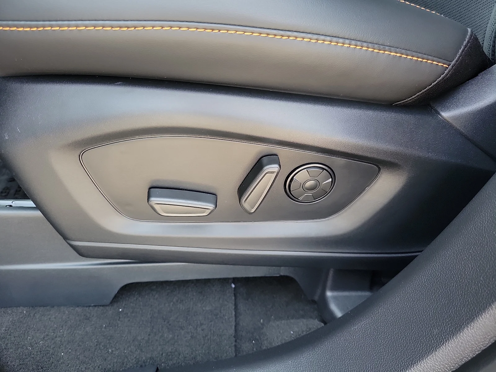 New 2026 Star White Metallic Tri-Coat Ford Tremor&reg; image 15
