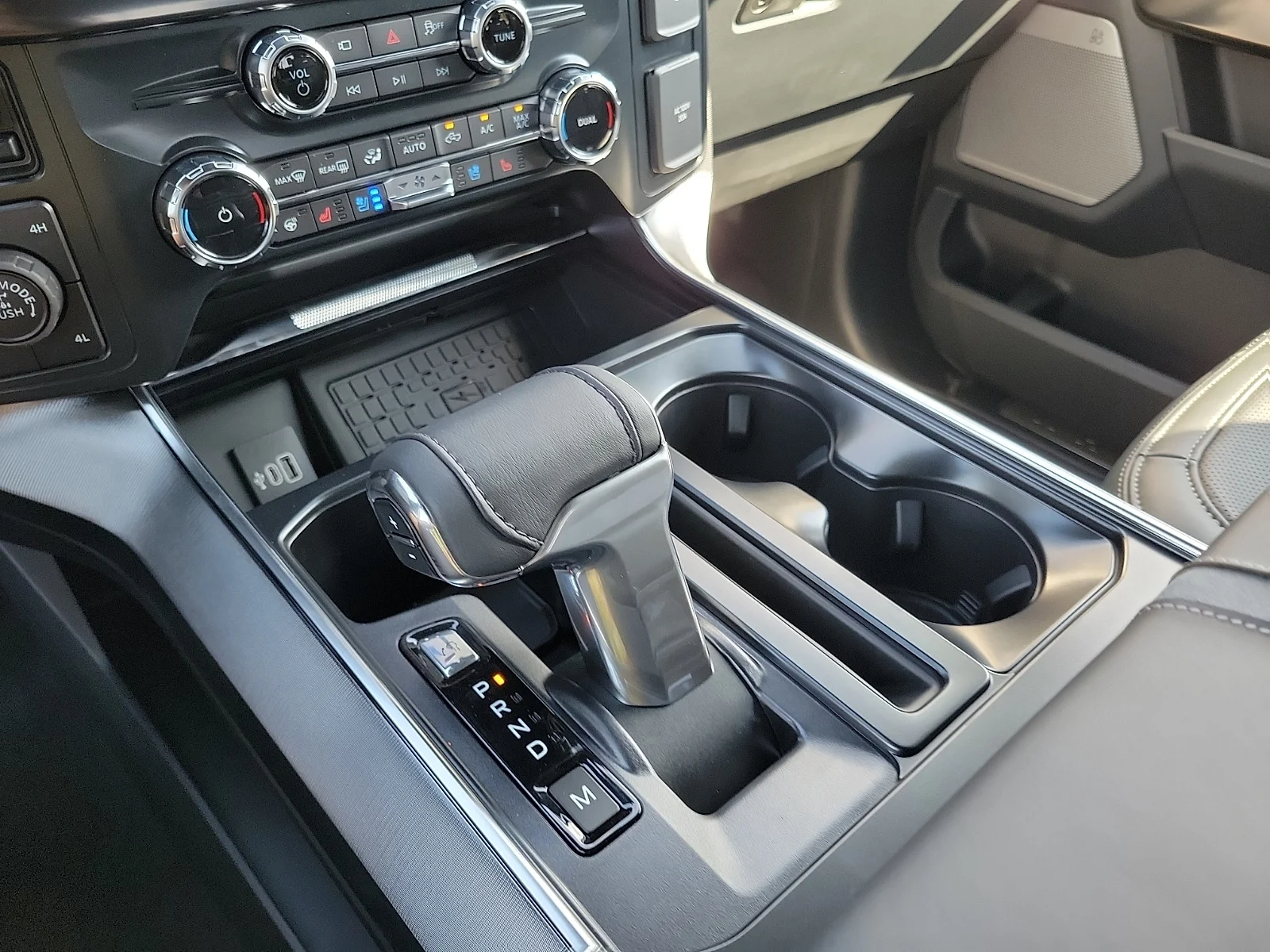 New 2026 Iconic Silver Metallic Ford Platinum&reg; image 18