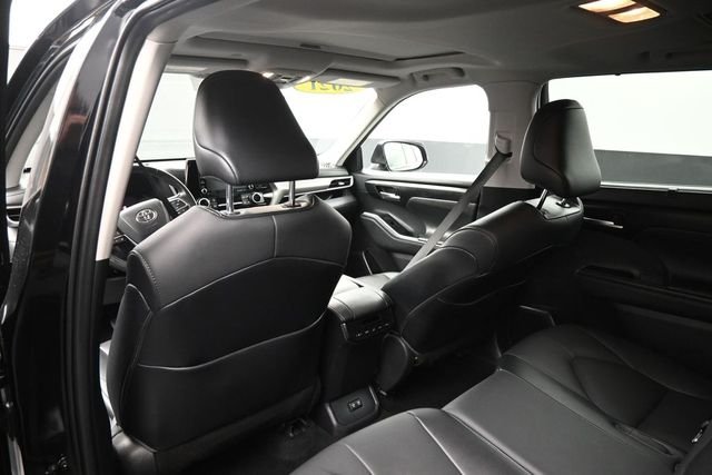 Used 2021 Black Toyota XLE image 17